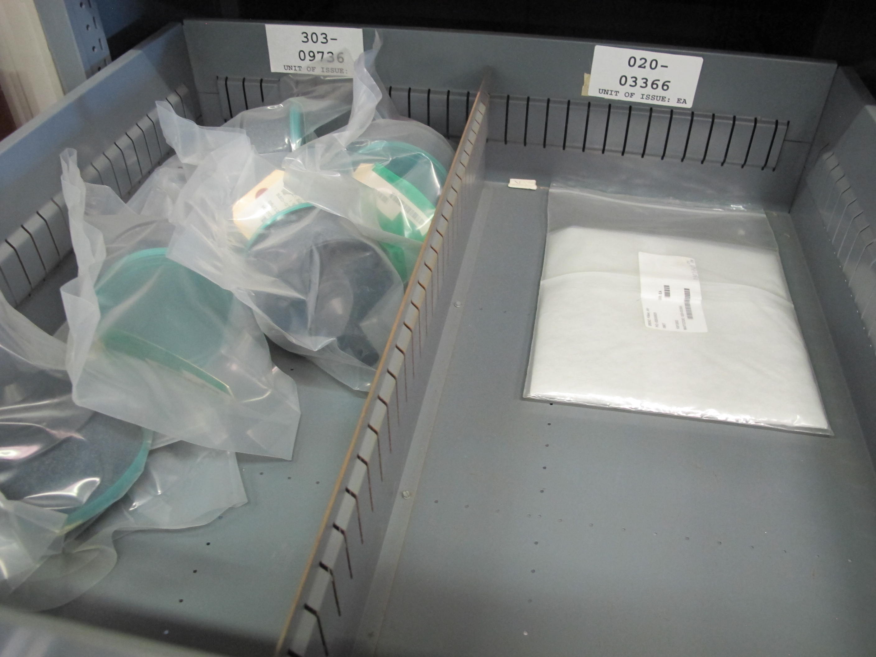 STANLEY VIDMAR HEAVY DUTY 5-DRAWER PARTS CABINET W/ CONTENTS (W-44) LOADING & HANDLING FEE $25-